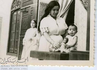 Lalla Malika avec deux de ses enfants